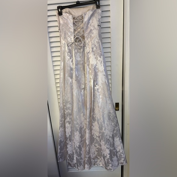 Beautiful Vintage Strapless Gown in champagne pink with matching shawl - Picture 7 of 16